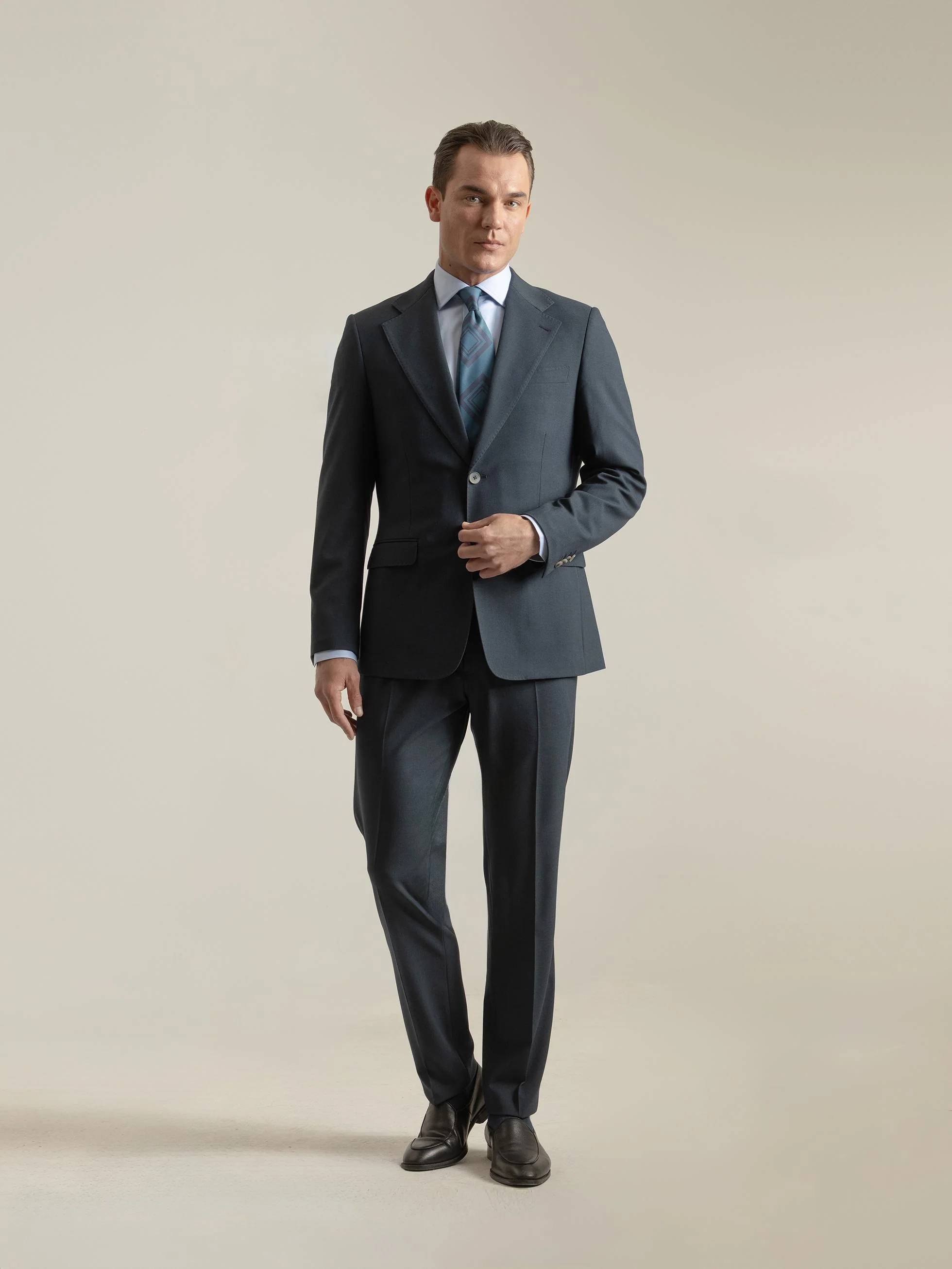TRAJE LISO AZUL PETRÓLEO