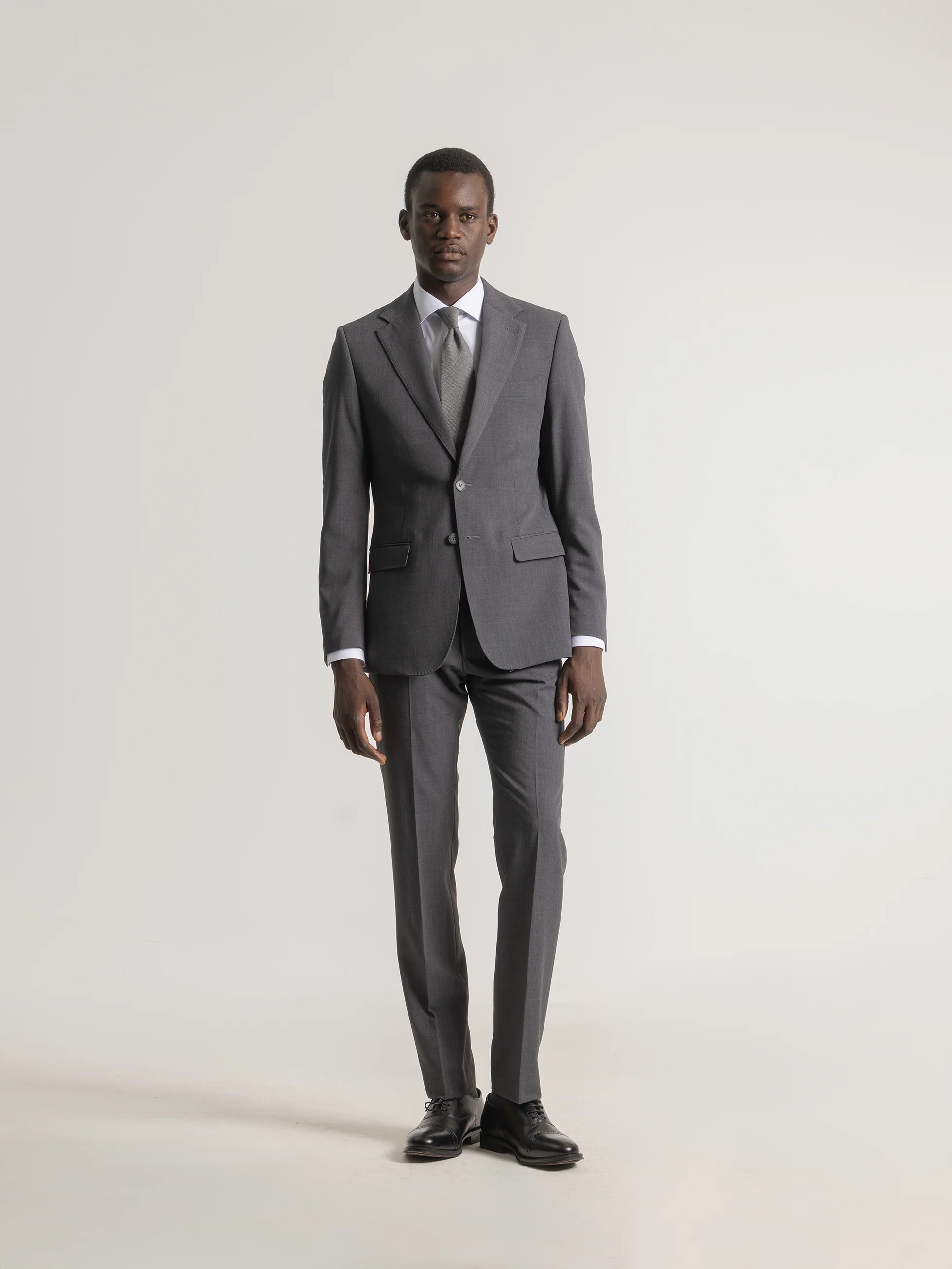 TRAJE ESTRUCTURA GRIS