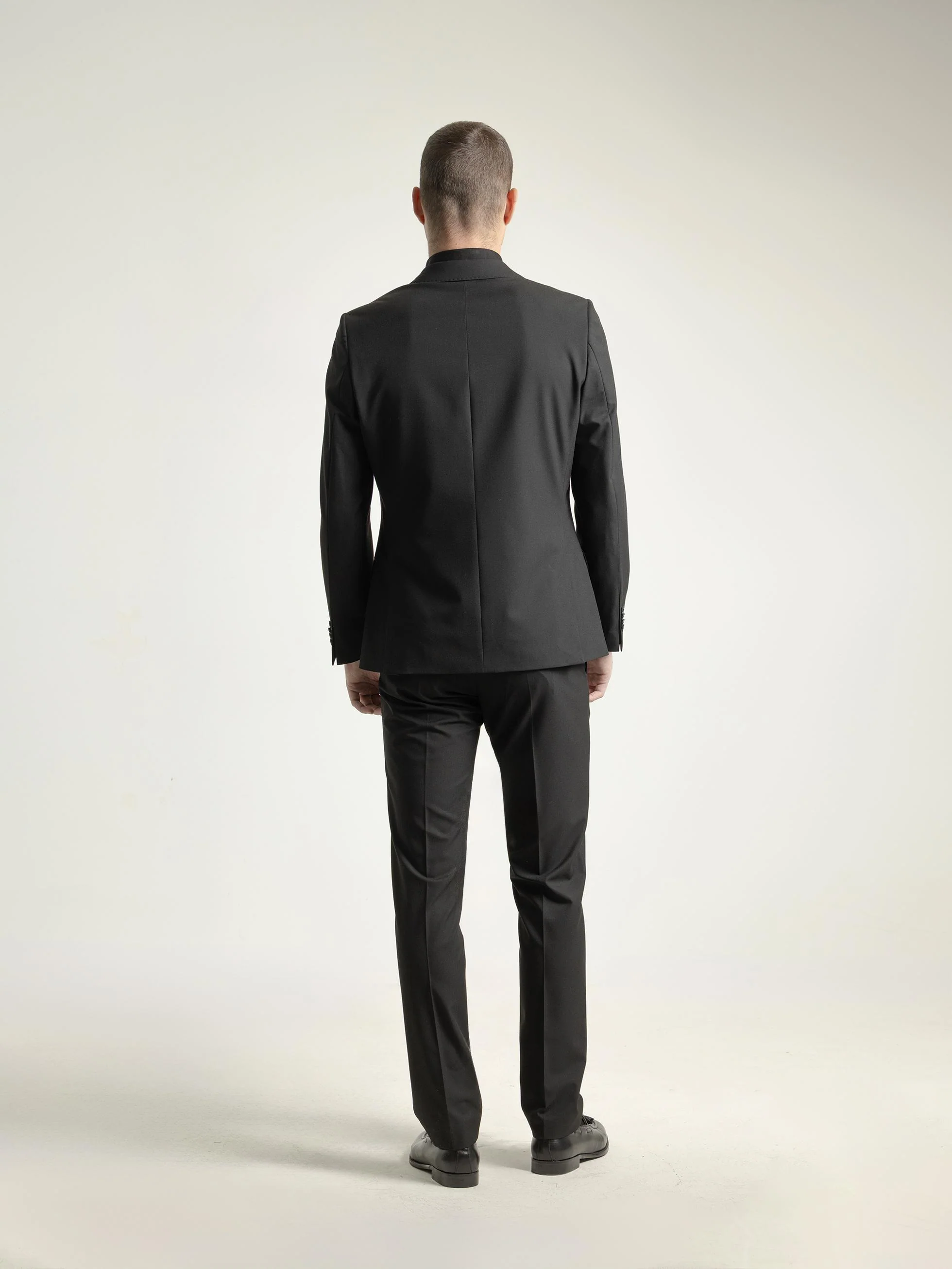 TRAJE ESTRUCTURA NEGRO - Image 4