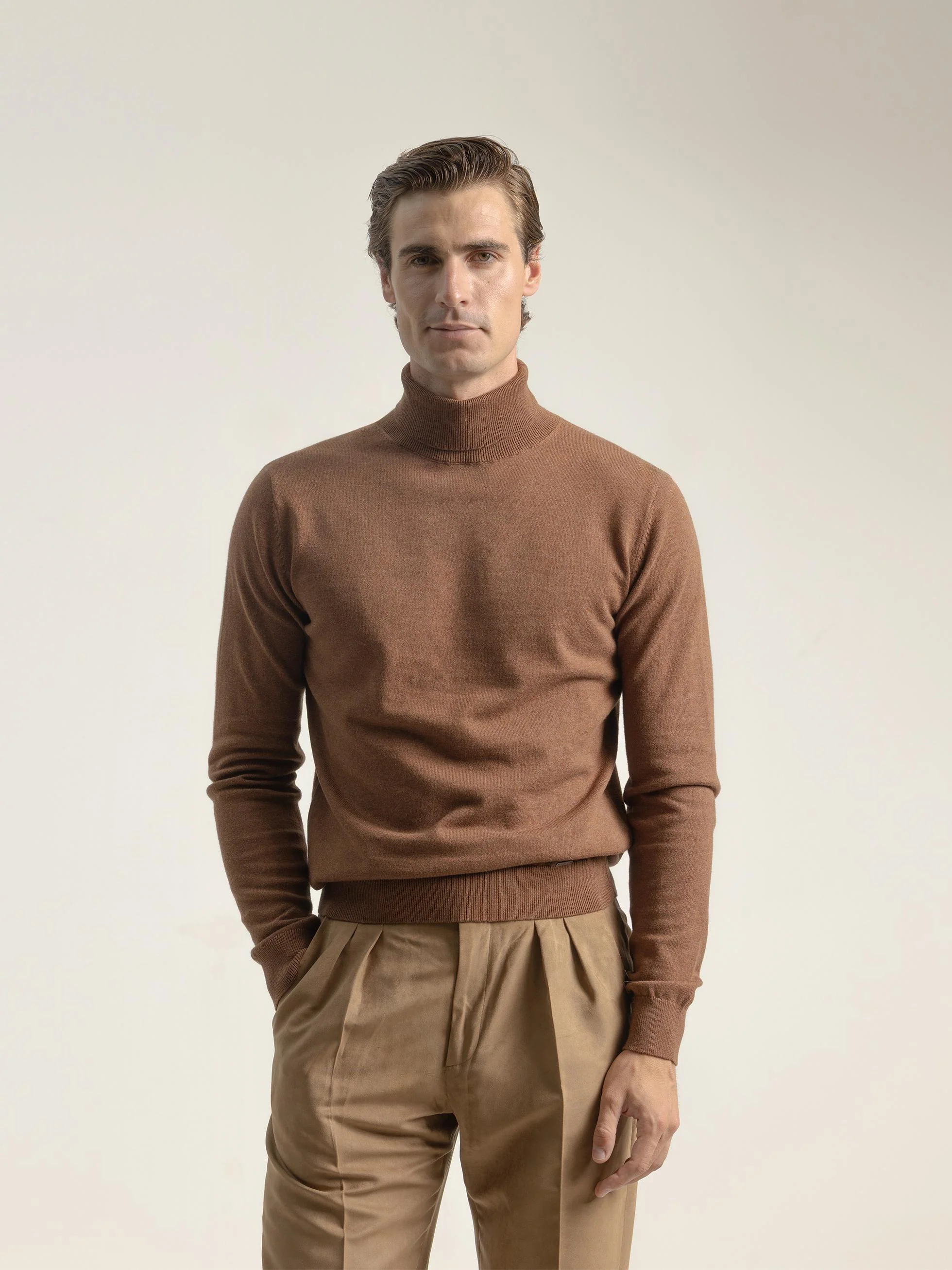 JERSEY CUELLO ALTO CARAMELO
