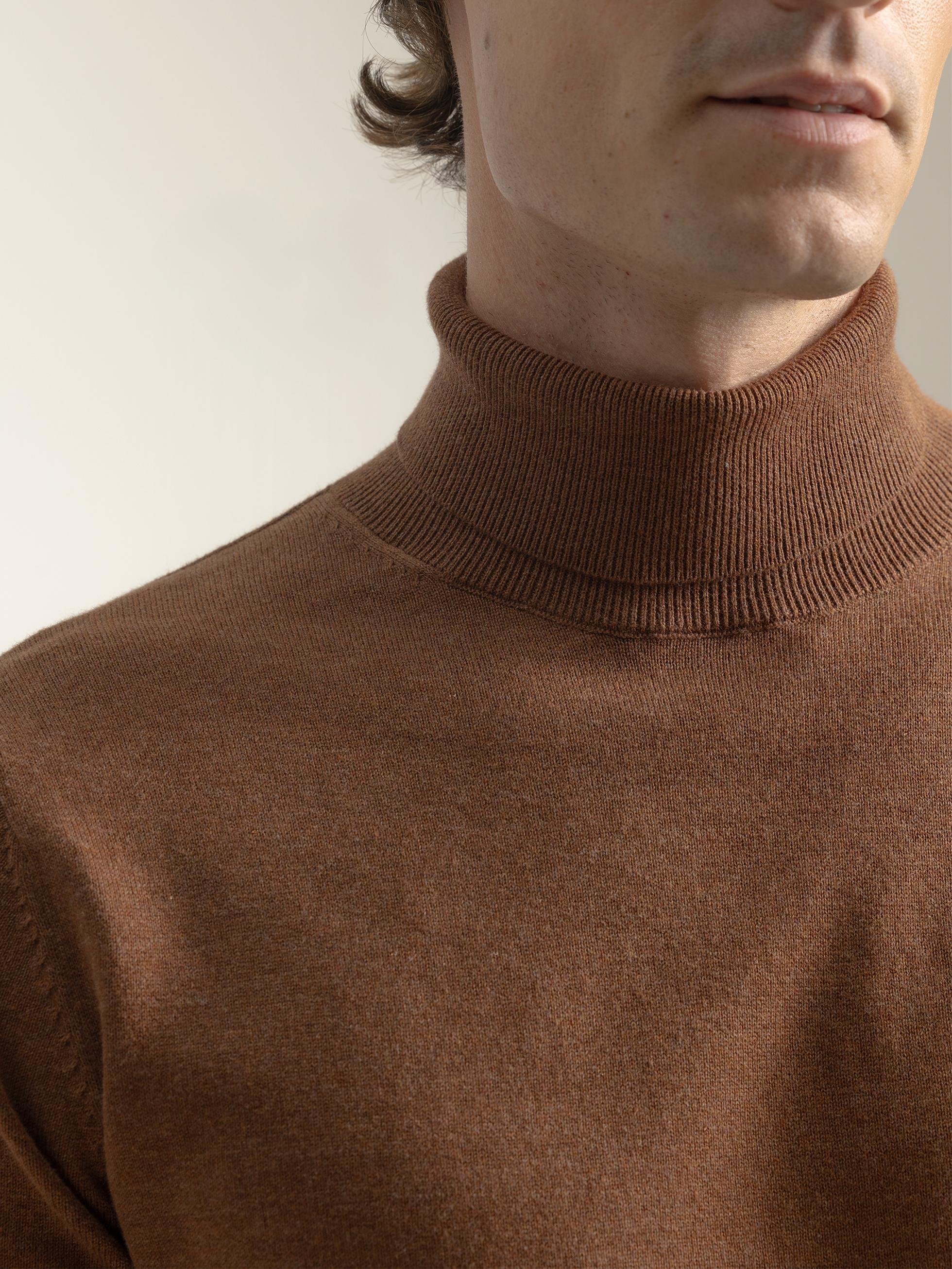 JERSEY CUELLO ALTO CARAMELO - Image 2
