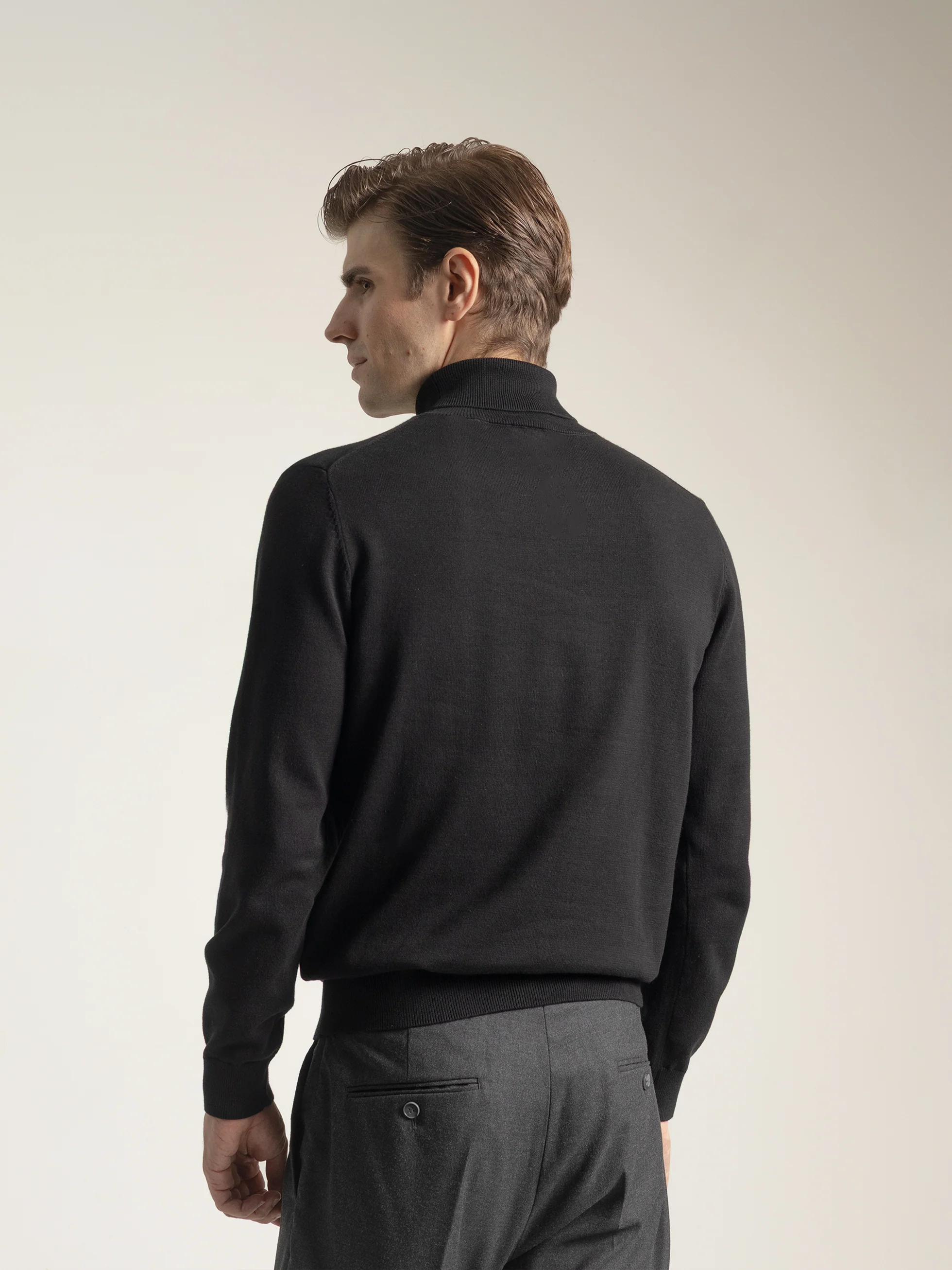JERSEY CUELLO ALTO NEGRO - Image 4