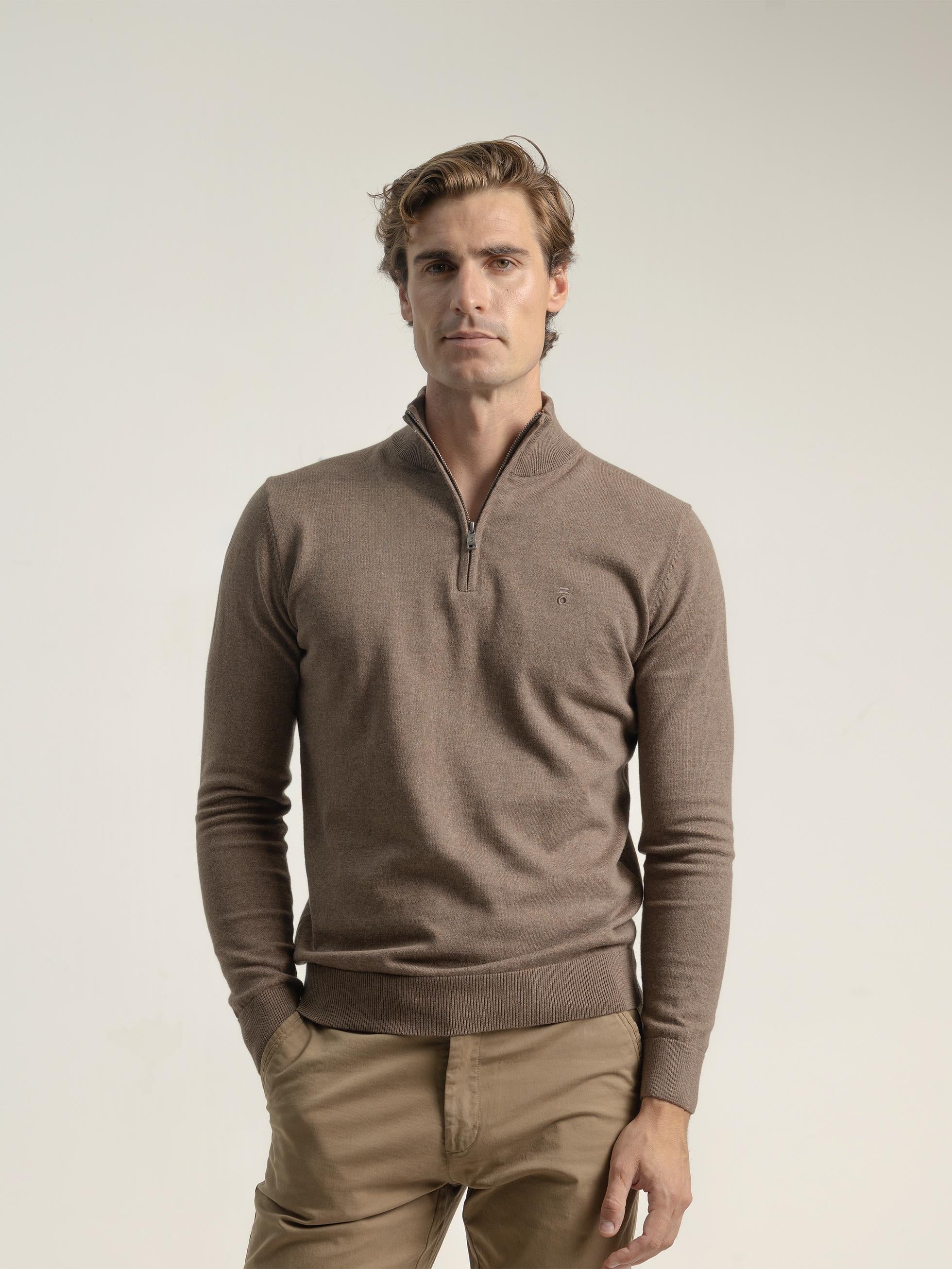 JERSEY CUELLO MOCK CREMALLERA TIERRA - Image 3