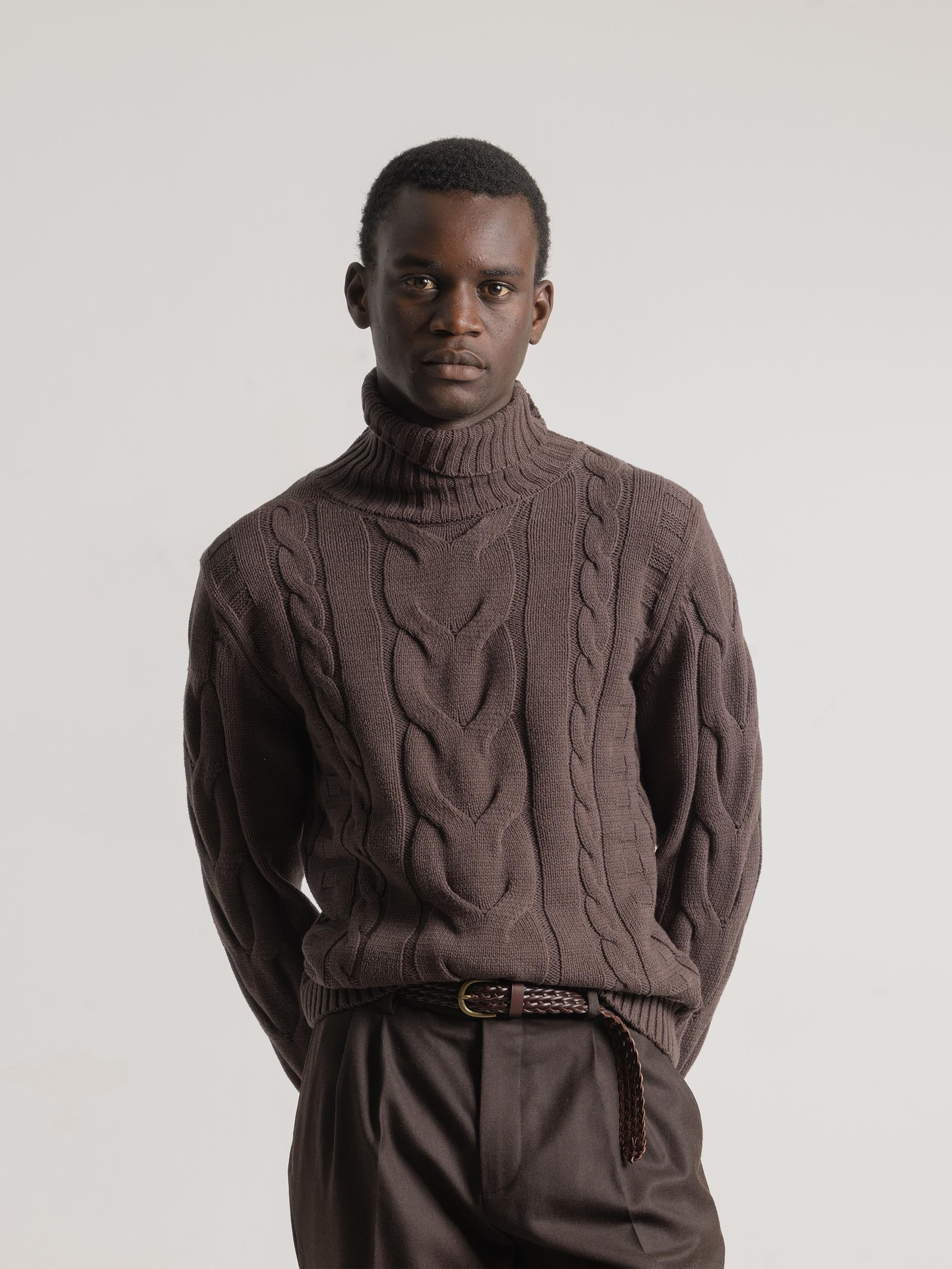 JERSEY CABLE KNIT CUELLO ALTO CHOCOLATE