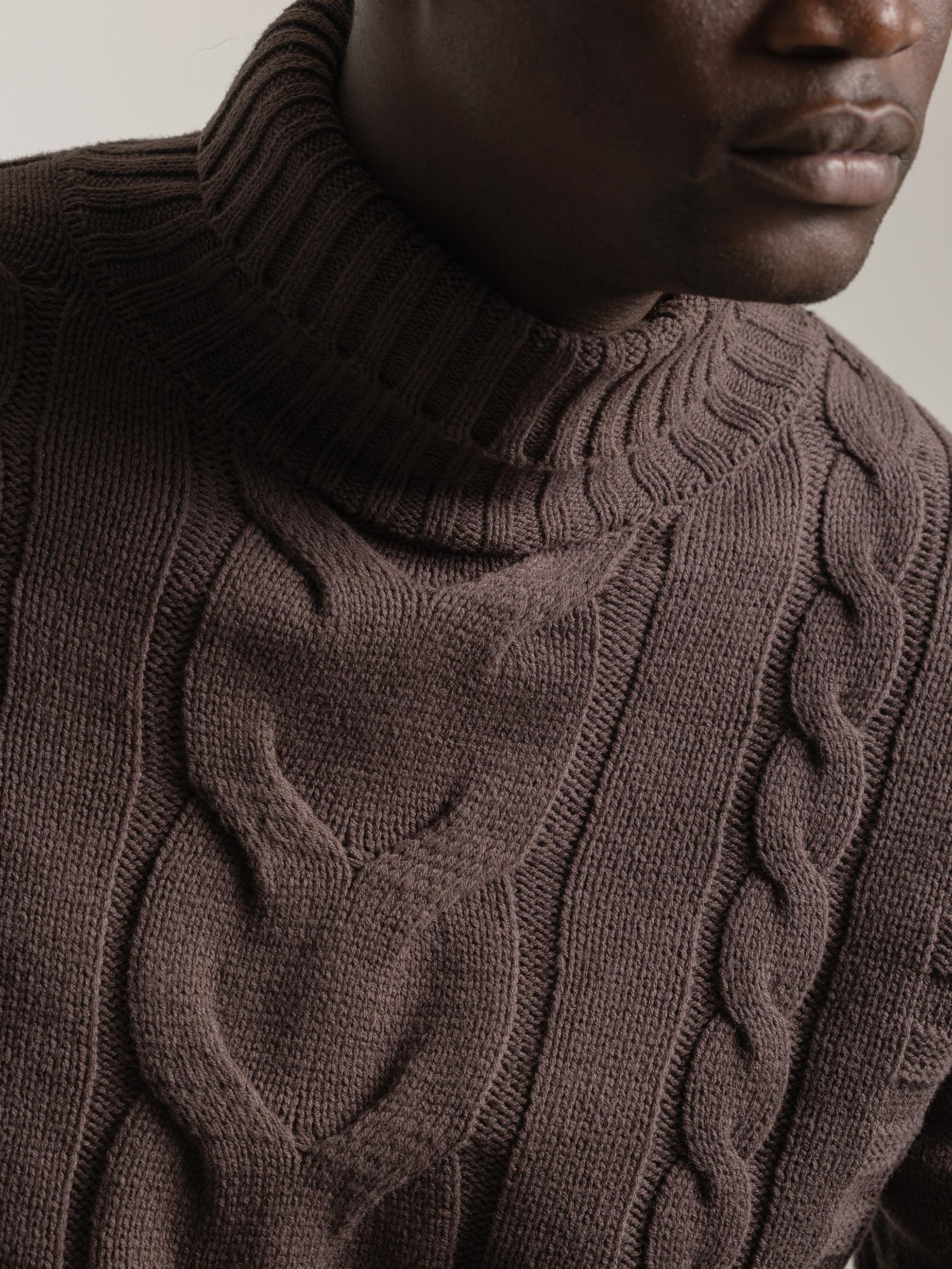 JERSEY CABLE KNIT CUELLO ALTO CHOCOLATE - Image 3