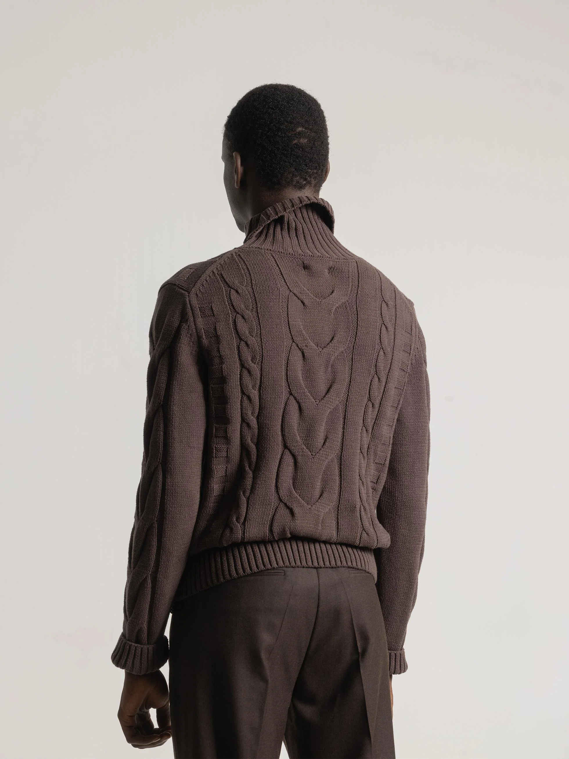 JERSEY CABLE KNIT CUELLO ALTO CHOCOLATE - Image 4
