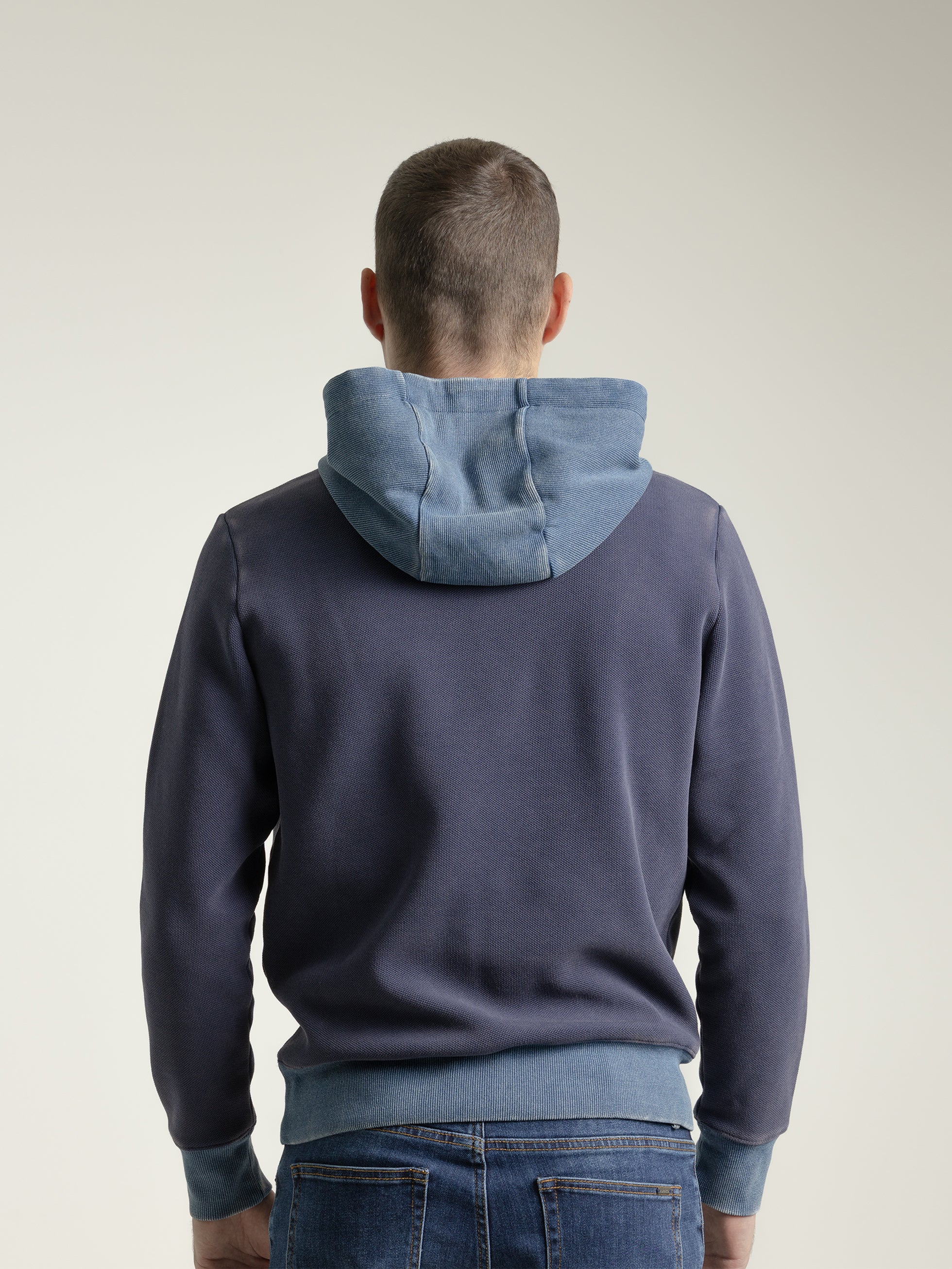 SUDADERA ESTRUCTURA CON CAPUCHA AZUL TINTA - Image 4
